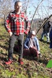 EREĞLİ-TEPEÖRENLİ FINDIK ÜRET,CİLERİNE HATİPOĞLU GÜBRE UYGULAMALI BUDAMA ve BESLEME EĞİTİMİ VERDİ